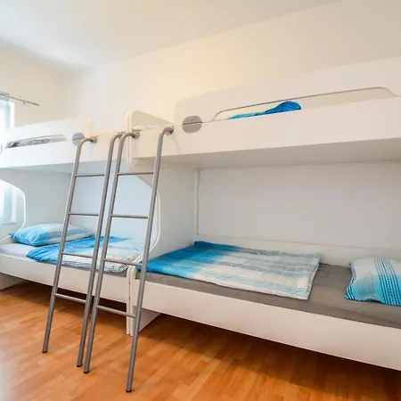 Leo Apartment