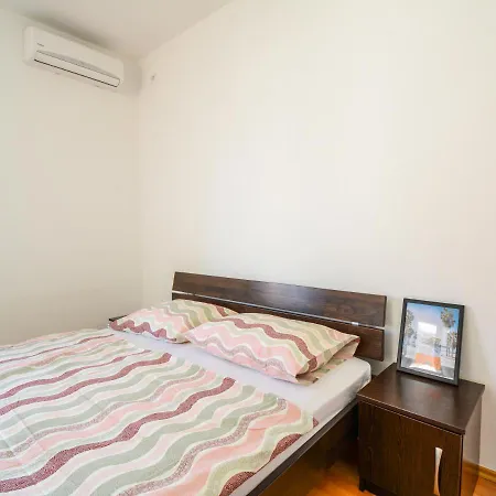 Apartman Leo *