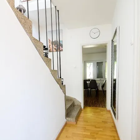 Apartment Leo *