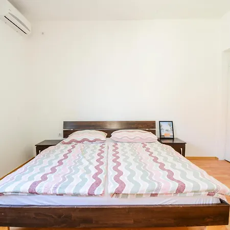Apartman Leo *