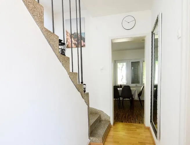 Apartament Leo *