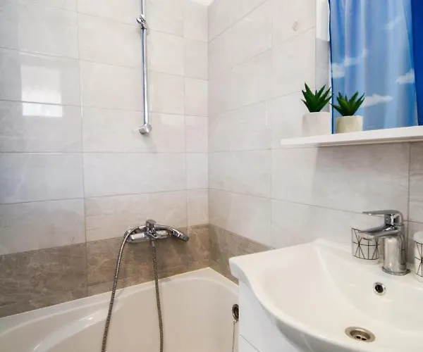Leo Apartament *