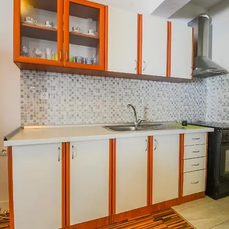 Leo Apartament